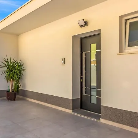 Astera With Private Pool Vila *