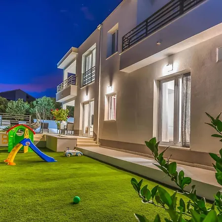 Astera With Private Pool Vila