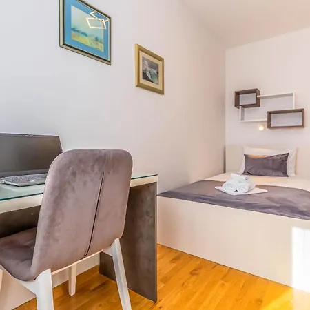 Astera With Private Pool Vila Jesenice (Split-Dalmatia)