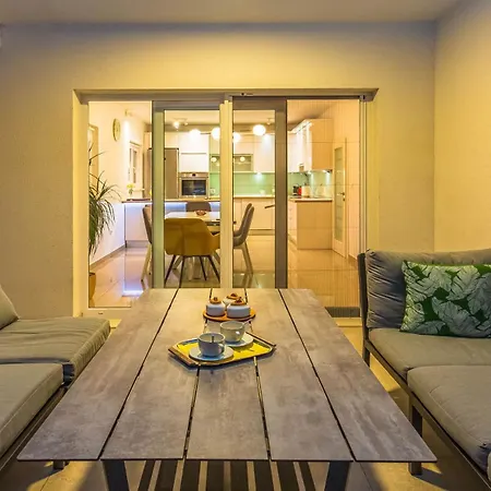Astera With Private Pool * Jesenice (Split-Dalmatia)