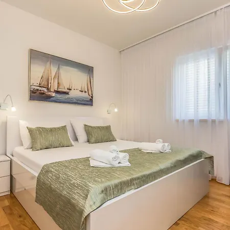Astera With Private Pool Jesenice (Split-Dalmatia)