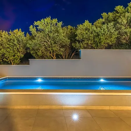 Astera With Private Pool * Jesenice (Split-Dalmatia)